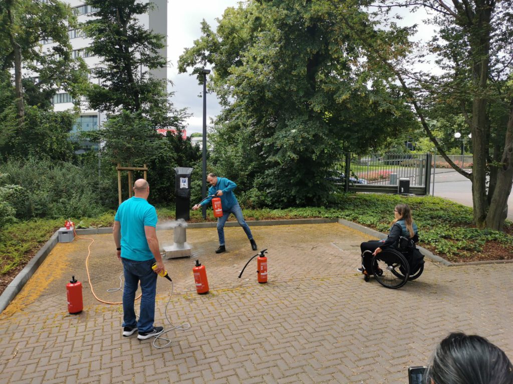 Fire extinguisher training brandschutz german english